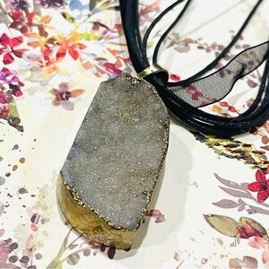 Natural Agate Druzy Gold Tone Pendant Necklace